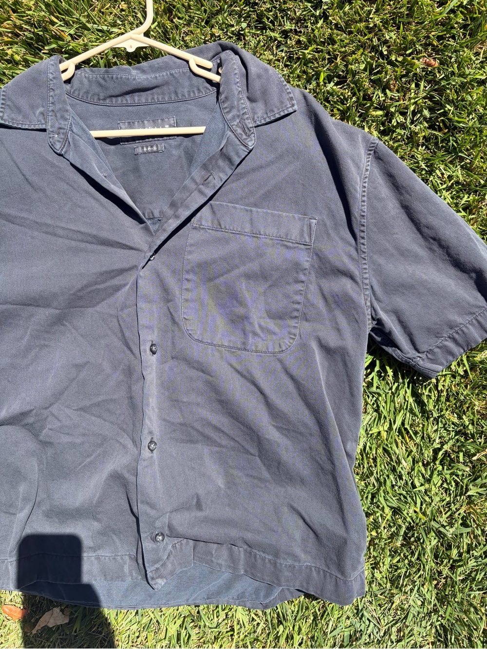 Abercrombie & Fitch Short-Sleeve Button-Down Shirt in Charcoal - Picture 2 of 3